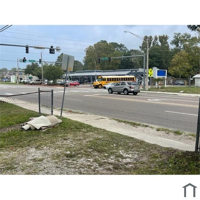 Building Photo - 531 New Berlin Rd