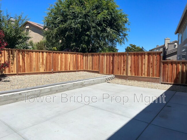 Building Photo - 3918 Ginko Way