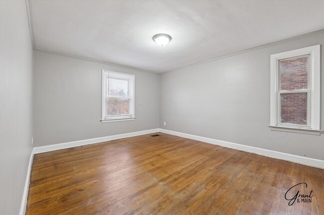 Building Photo - $1400 3 bedroom