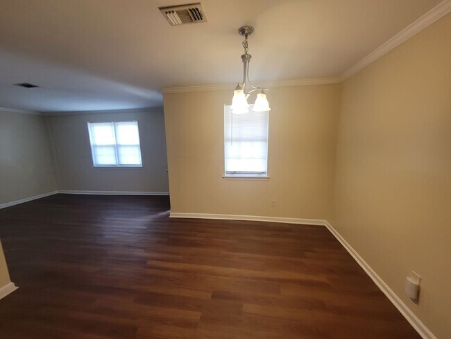 Building Photo - 115 Samarya Ln