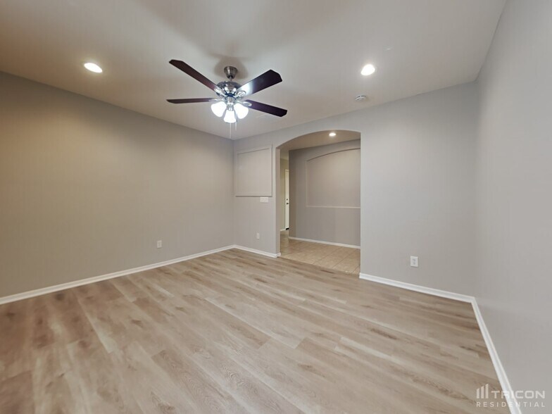 Building Photo - 14131 W Corrine Dr