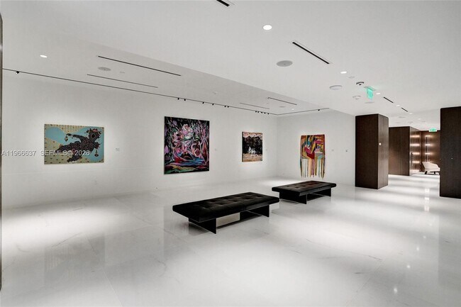 Building Photo - 300 Biscayne Blvd Way