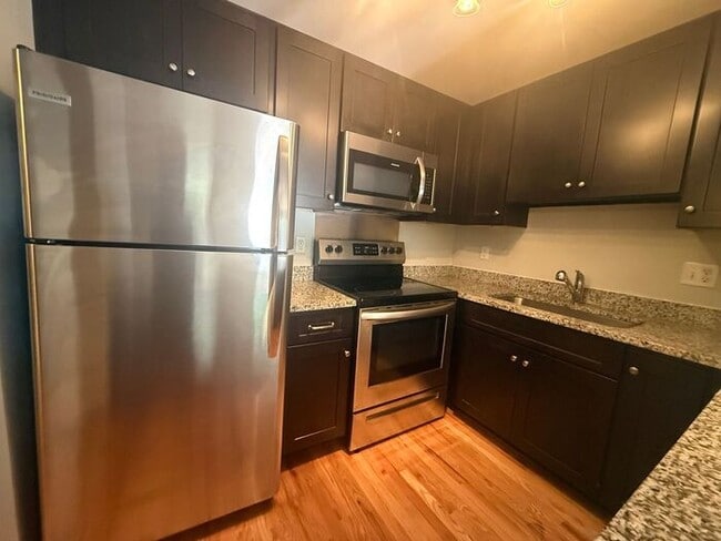 Building Photo - Renovated 1 Bedroom in South Nashville - $99 Deposit Special!