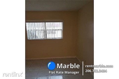 Building Photo - 3 br, 2 bath Townhome - 7640 SW 10th St B