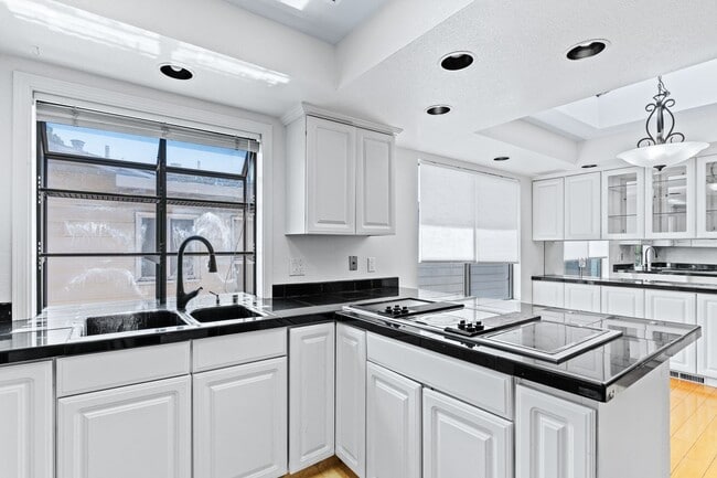 Building Photo - Utilities Paid! 3 Bedroom in Hayward with ...