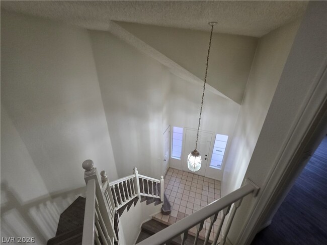 Building Photo - 6561 Avon Ct