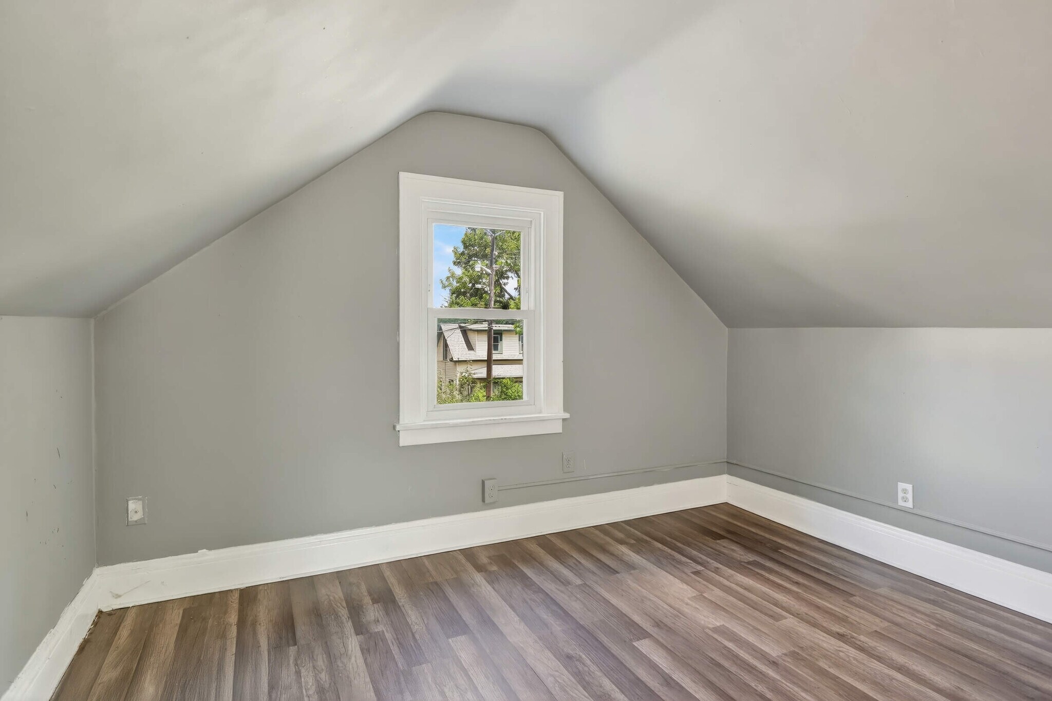 Building Photo - 2611 E 38th St
