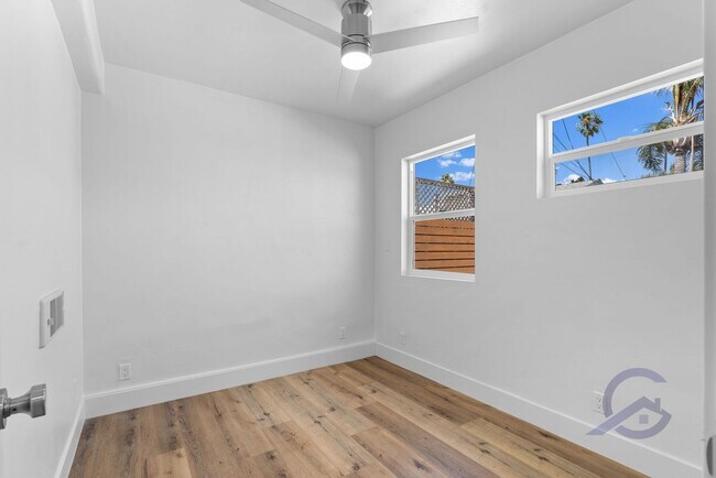 Building Photo - Completely Renovated Ocean Beach 1 Bed/1 Ba