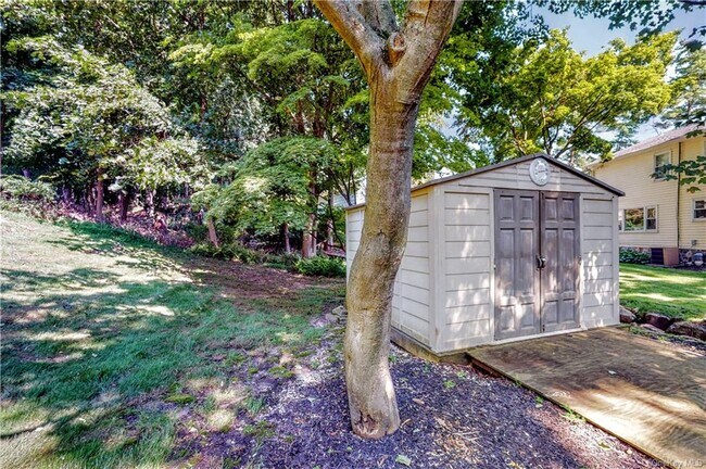 Building Photo - 5 Laurel Hill Rd