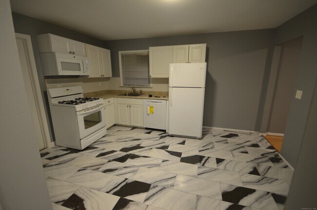 Building Photo - 28 Riverside Dr