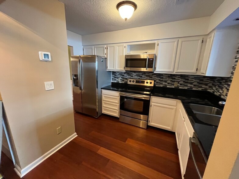 Gorgeous full kitchen with premium appliances - 830 44th Ave N