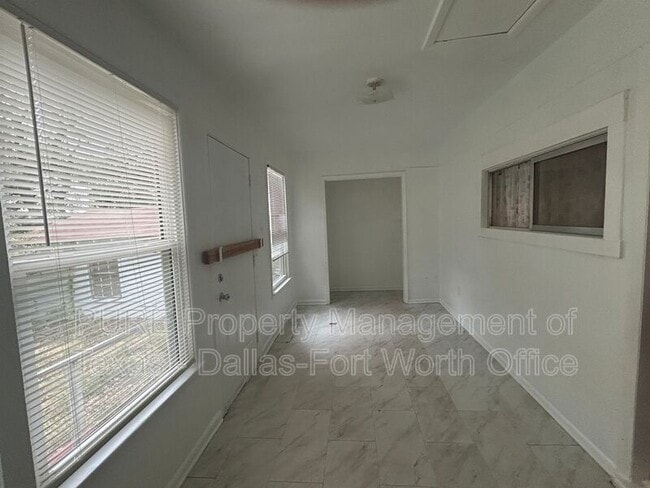 Building Photo - 3204 Grayson St