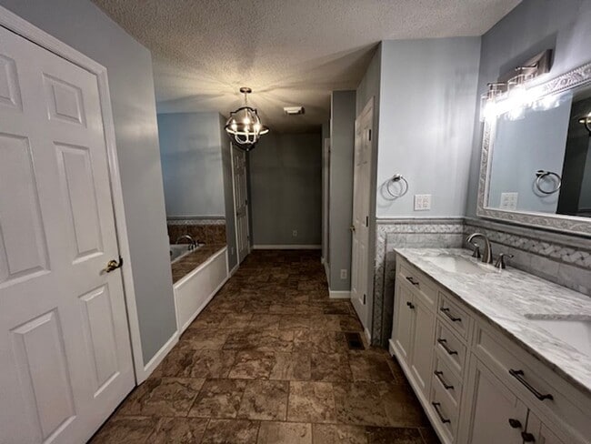 Building Photo - 3 Bedroom 2 Bath house with attached garage, sun room, large back deck