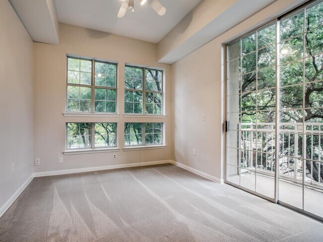 Building Photo - 3225 Turtle Creek Blvd