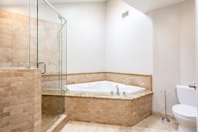 Building Photo - Spacious Entertainers Retreat in San Carlos!