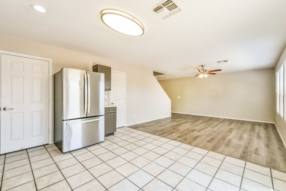 Building Photo - 2236 E Spruce Dr