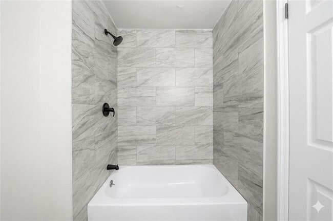 Building Photo - 3022 Hillwood Dr NW