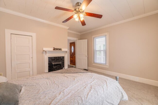 Building Photo - 703 W 2nd Ave