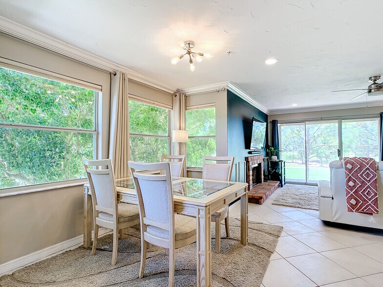 Dining area - 2400 Feather Sound Dr Apt 421