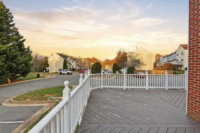 Building Photo - 15663 Viewpoint Cir