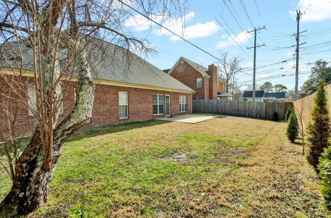 Building Photo - 1907 Igou Pl Dr