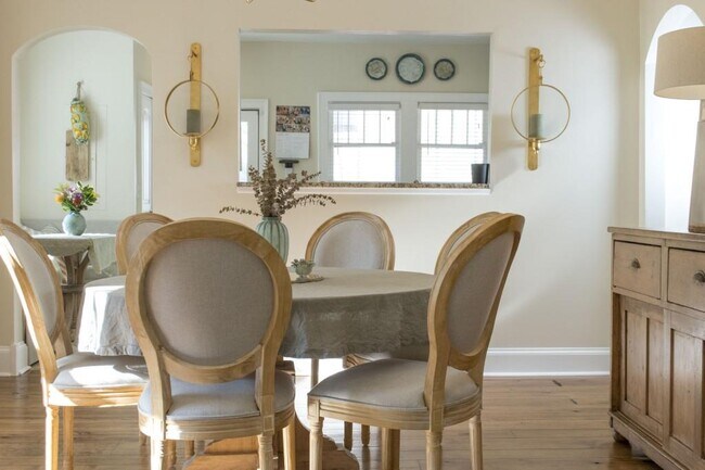 Building Photo - 801 Durant Pl NE