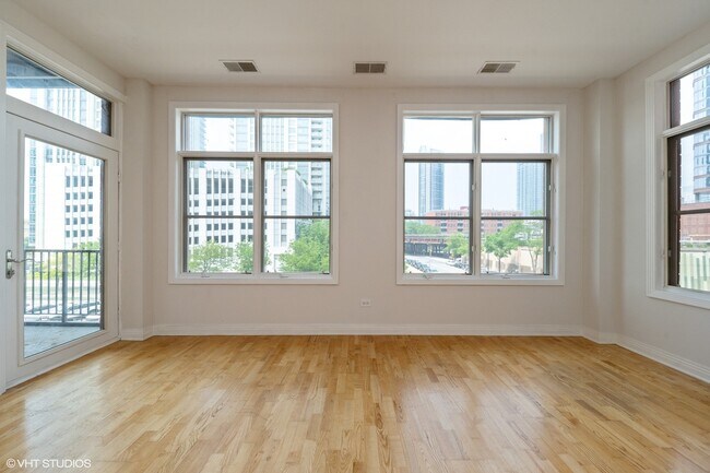 Building Photo - 330 N Clinton St
