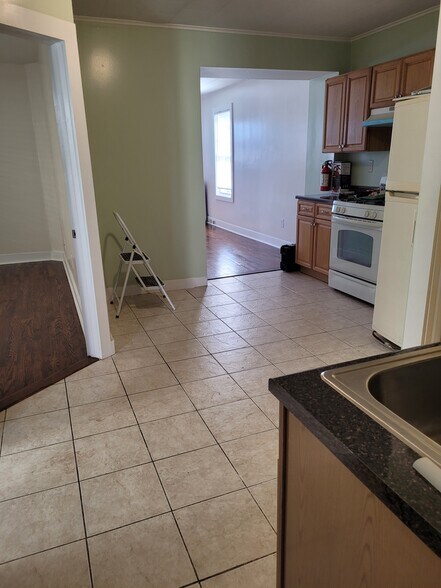 Kitchen area - 402 E 18th St