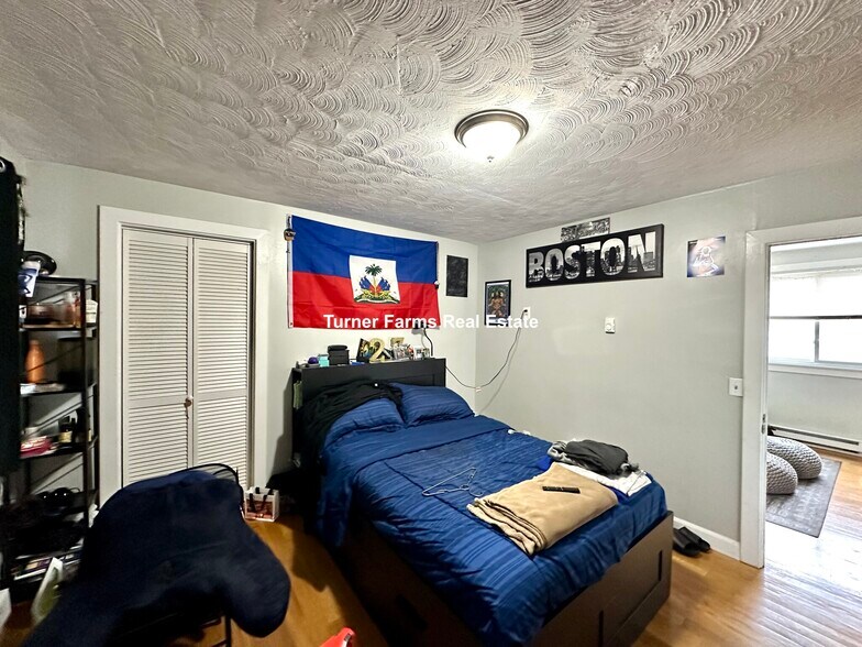 Building Photo - 94 E Cottage St