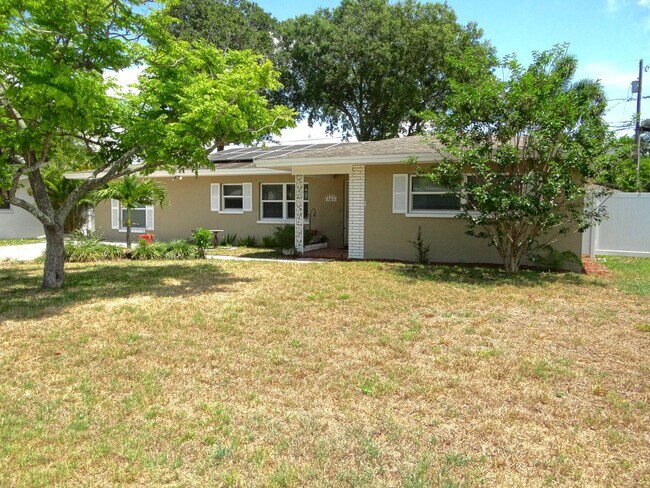 Primary Photo - Gorgeous 3/2 home in Clearwater