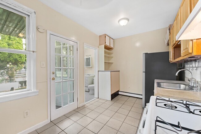 Building Photo - 44 Court House Pl