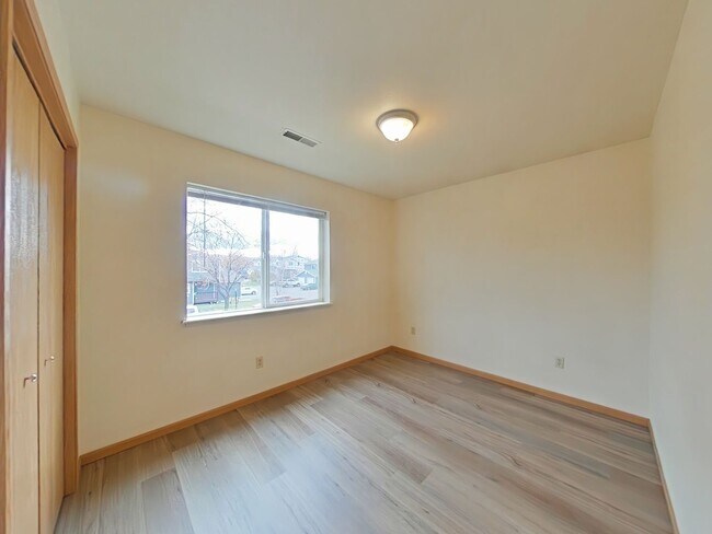 Building Photo - Beautiful 3 Bedroom 1.5 bath with attached...