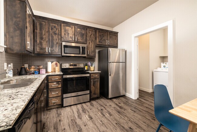 Building Photo - 2307 N Elm St