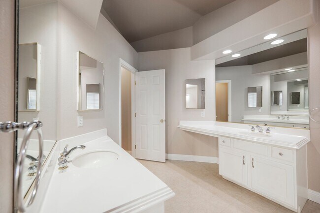 Building Photo - Beautiful Home in a Guard Gated Community