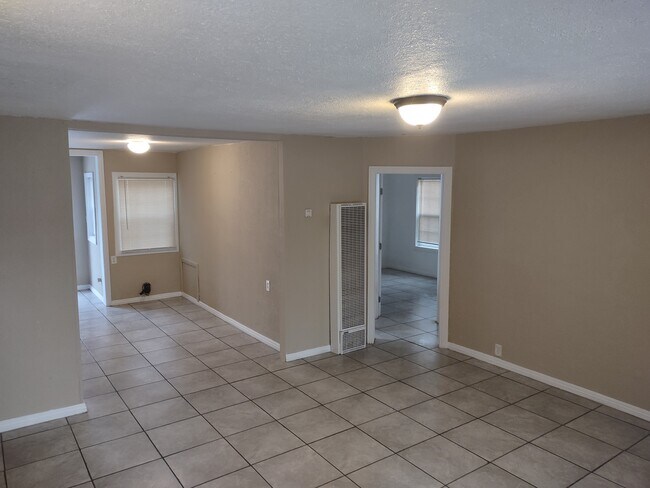 Building Photo - 2925 Wall Ave