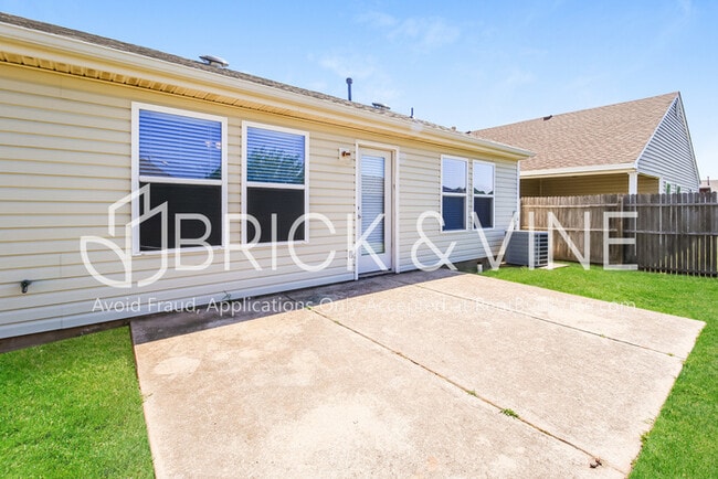 Building Photo - 5521 Del Creek Rd