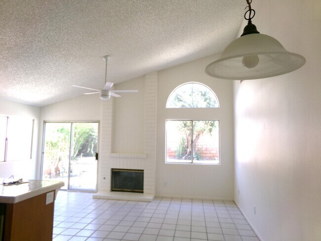 Building Photo - 4829 W Forest Oaks Ave