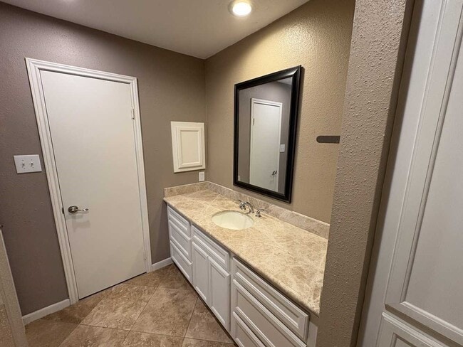 Building Photo - 22507 Red River Dr