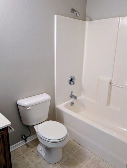 Building Photo - 456 Bellegrove Dr