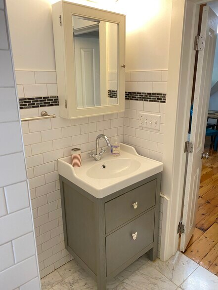 Building Photo - 105 Chestnut St