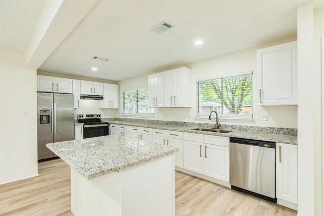Building Photo - 408 Gardenia St