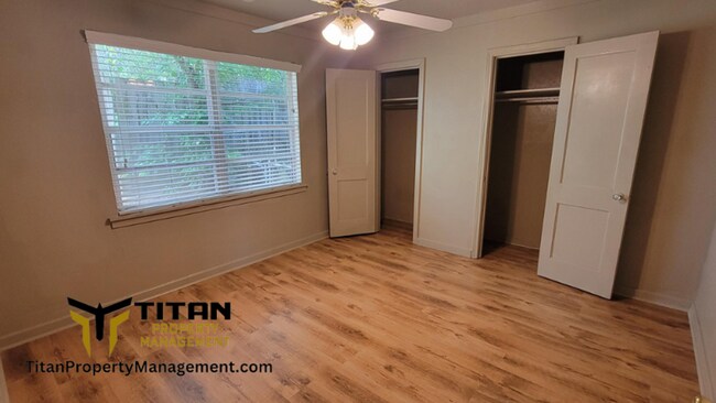 Building Photo - 2 bed Duplex