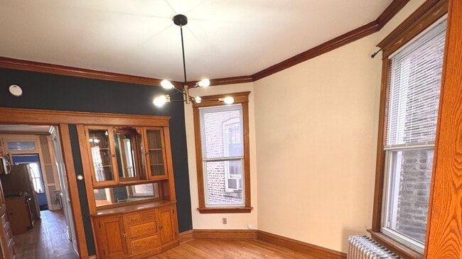 Building Photo - 2927 N Sacramento Ave