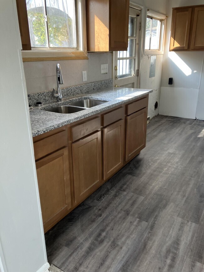 Building Photo - 4820 Bluebird Ave