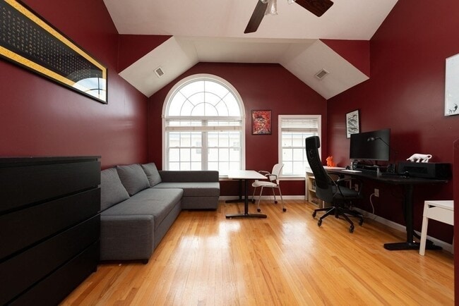 Building Photo - 47 Alder St