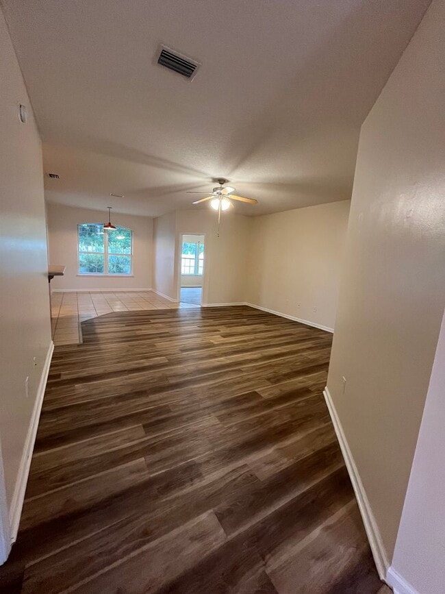Building Photo - 206 Royal Palms Ave