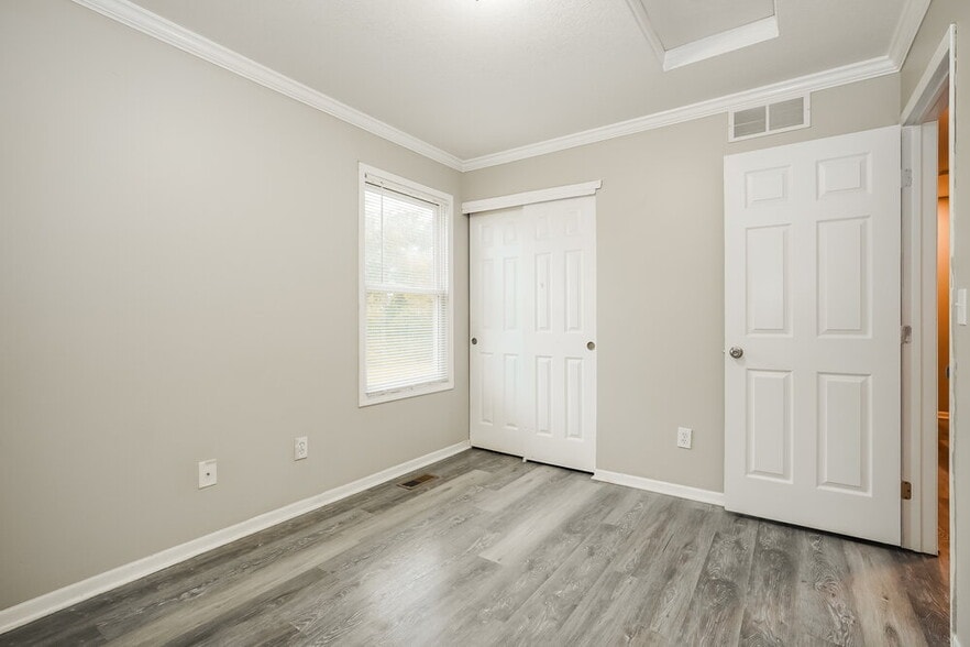 Building Photo - 5525 Boucher Dr