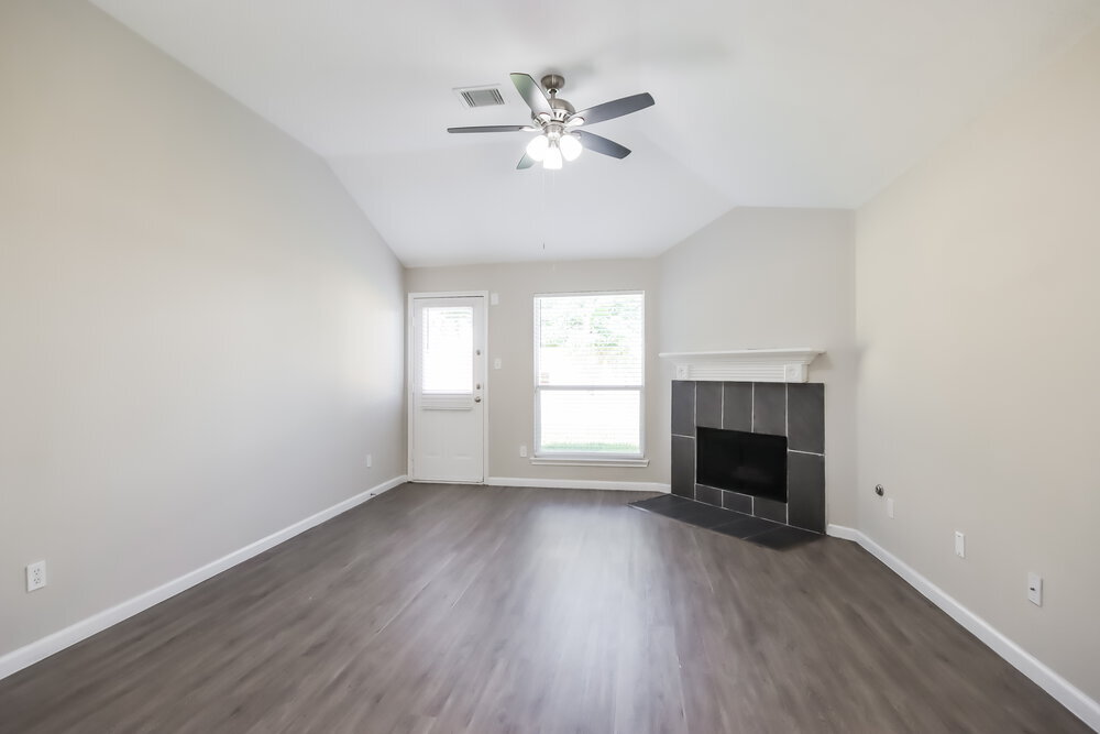 Building Photo - 1615 Trail Oaks Ct