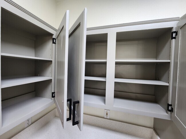 Freshly painted cabinets inside and outside - 929 Dusty Creek St