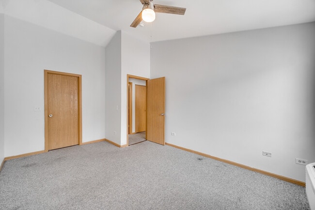 Building Photo - 2427 Silverstone Dr